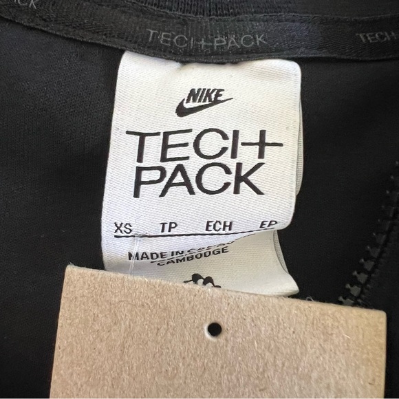 ✔️ NWT✔️ NIKE Sportswear Tech Pack Jumpsuit - Picture 9 of 10